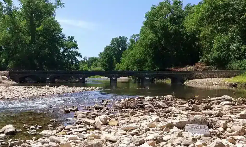 Fumades près du camping