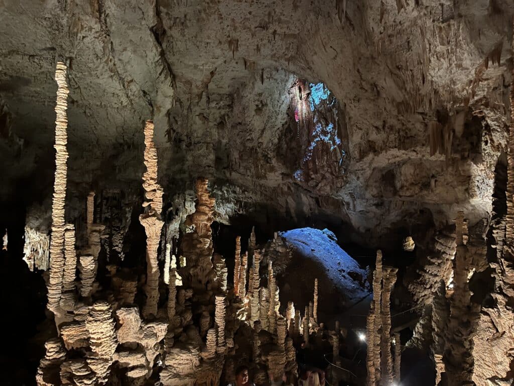 Grotte près du camping à Rochegude