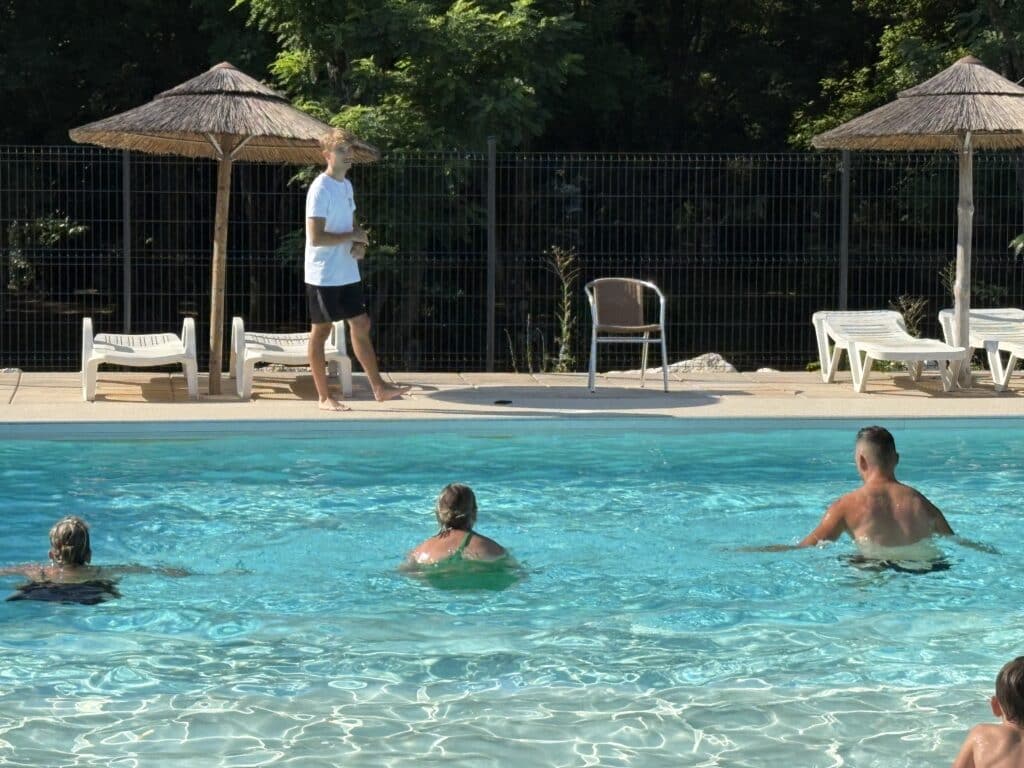Piscine du camping 4 étoiles dans le Gard